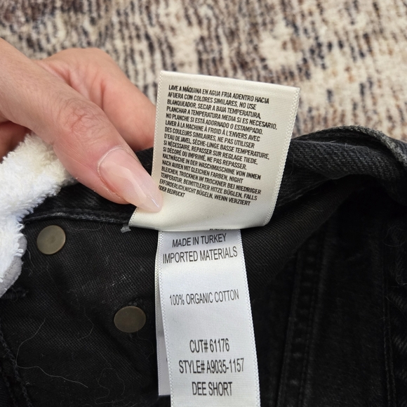 Agolde Dee Short in Washed Black - Picture 3 of 7